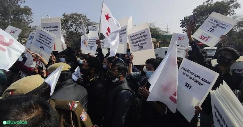 SFI holds Protest for Reopening DU, to start 'Sadak pe Kaksha' till the Varsity Reopens